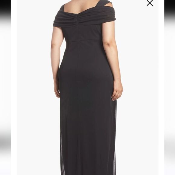 Alex Evenings Cold Shoulder Ruffle Gown NWT Size 4P - Picture 2 of 10